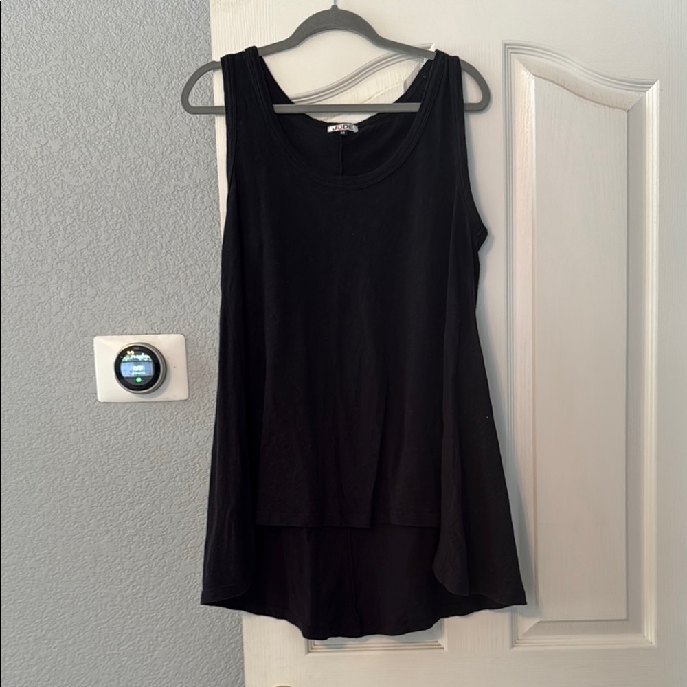 Jūde Black Sleeveless Tunic Top